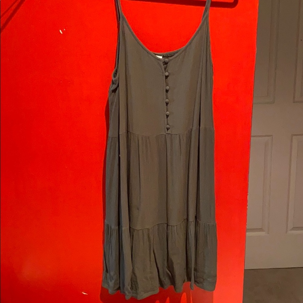 A loose green button dress